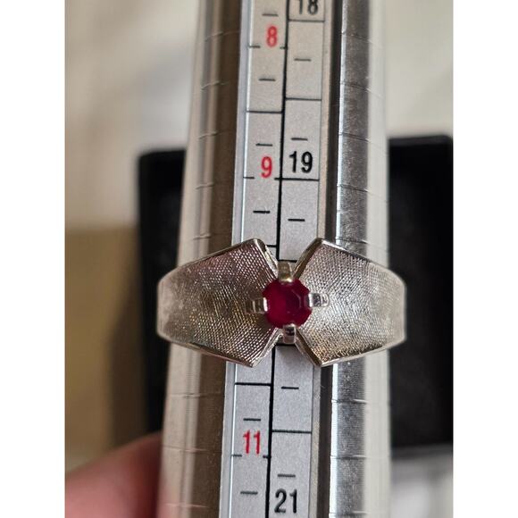 Sterling Silver Ring With Red Stone Size 11 - Picture 8 of 8
